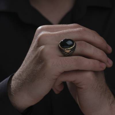 Oval Kabartma Motifli Yeşil Taşlı 925 Ayar Gümüş Erkek Yüzük